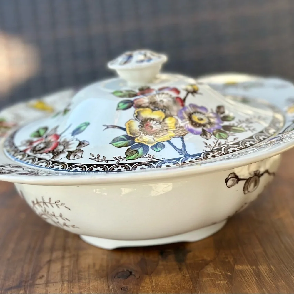 Alfred Meakin’s “Medway” Decor Covered Vegetable/Tureen Dish